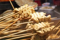 Mencicipi Masakan Korea yang Unik: Odeng dan Silkworm Pupa