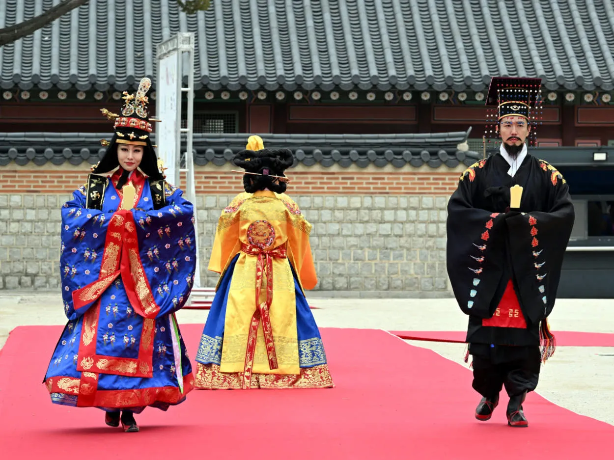 Tradisi Festival Budaya Hanbok Korea: Penghargaan dan Parade