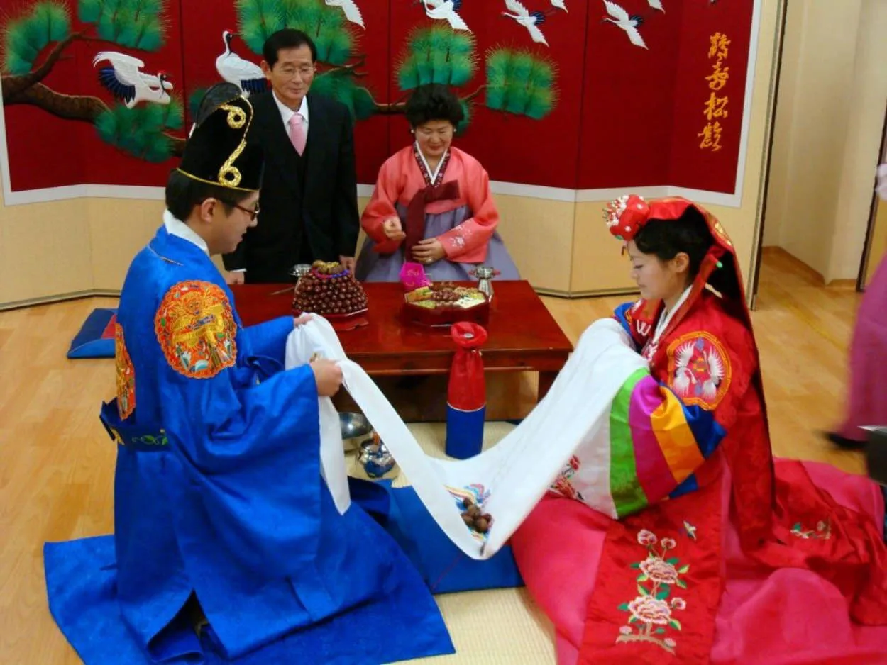 Tradisi Upacara Pernikahan Korea: Rias Pengantin dan Majelis Nuptial